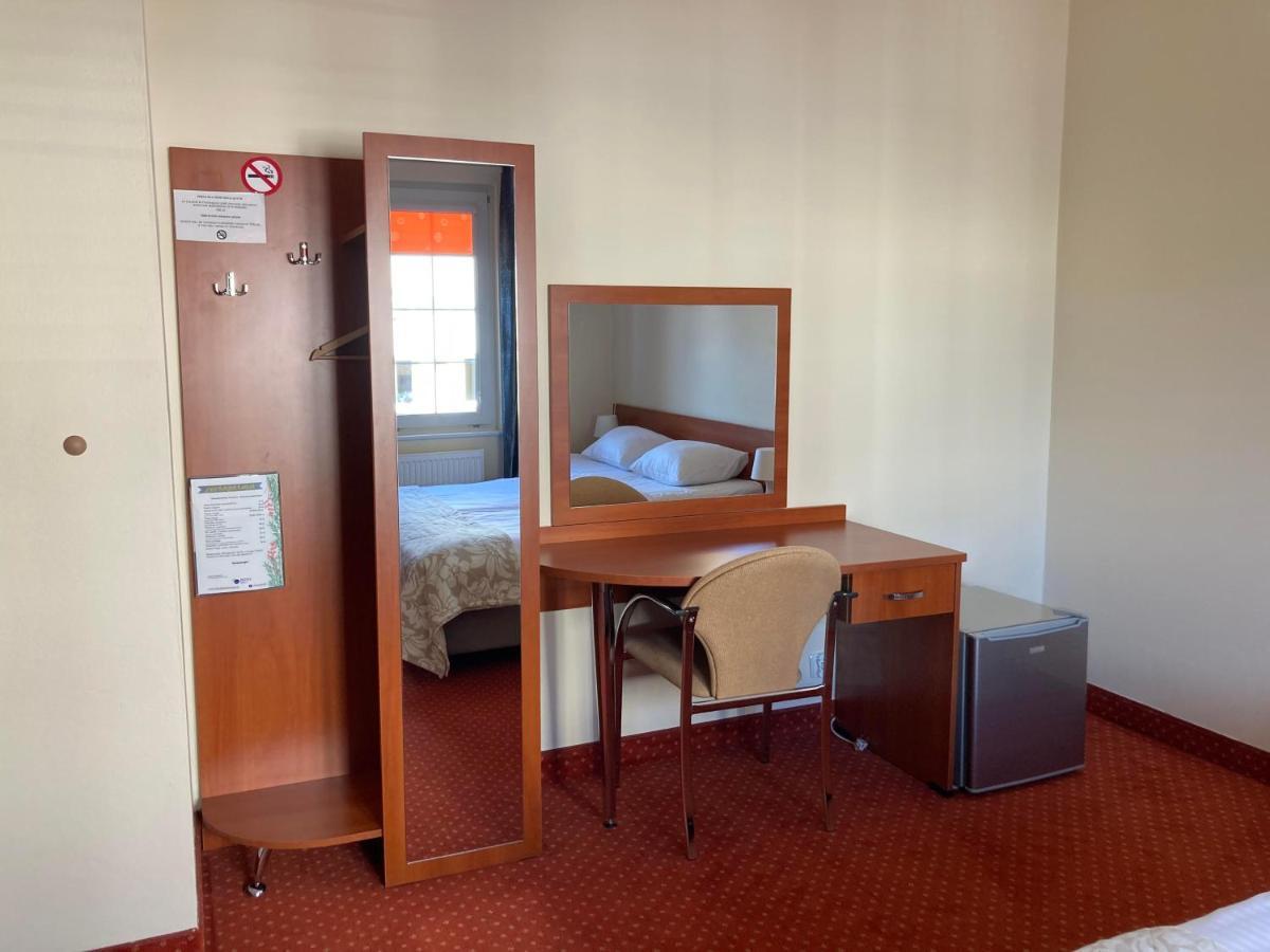 Hotel Gryf Kościerzyna Extérieur photo