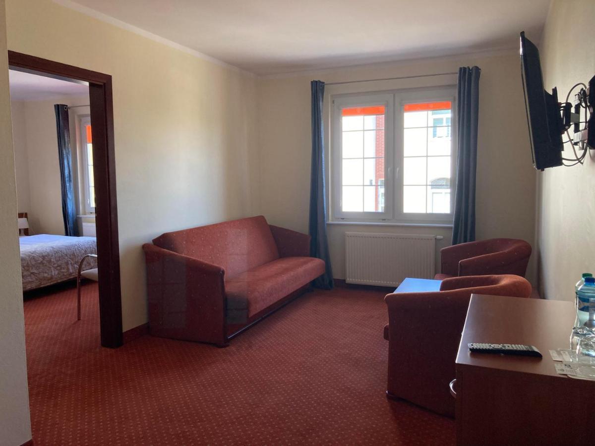 Hotel Gryf Kościerzyna Extérieur photo