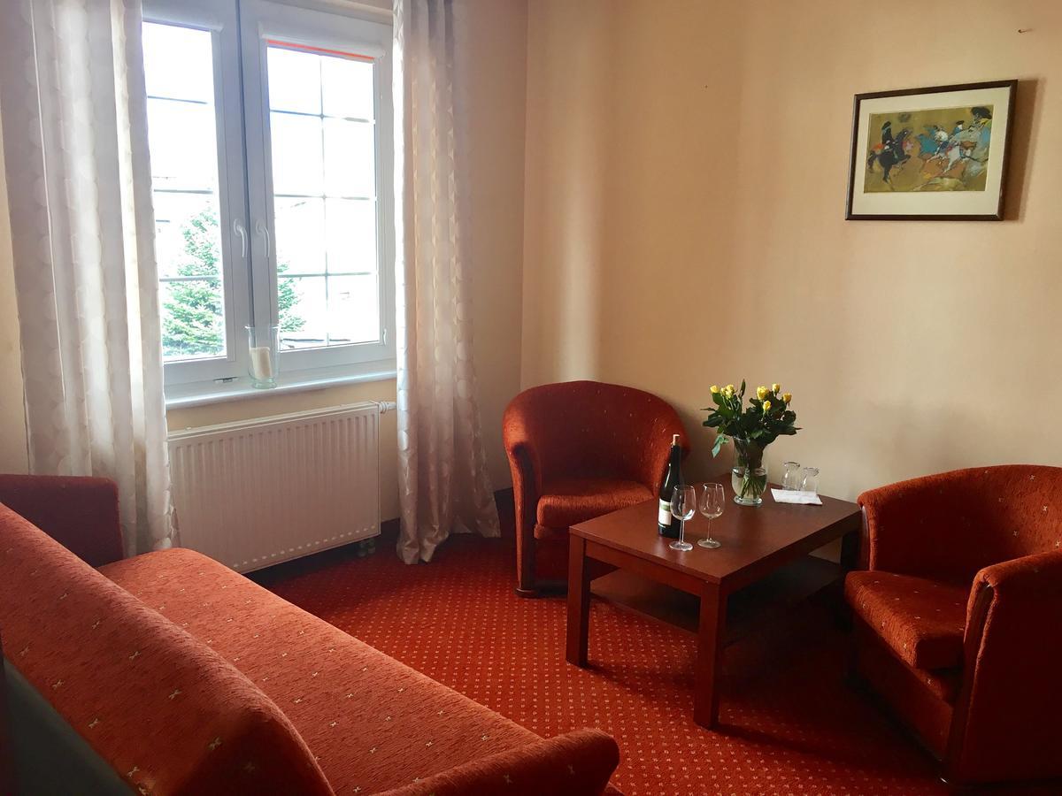 Hotel Gryf Kościerzyna Extérieur photo