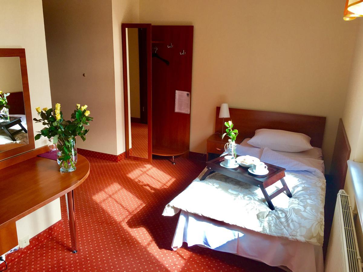 Hotel Gryf Kościerzyna Extérieur photo